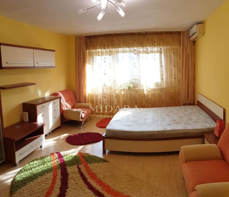 Sebastian, garsoniera 42 mp, balcon, AC, 350 €/luna.