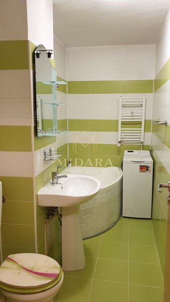 Sebastian, garsoniera 42 mp, balcon, AC, 350 €/luna.