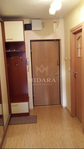 Sebastian, garsoniera 42 mp, balcon, AC, 350 €/luna.